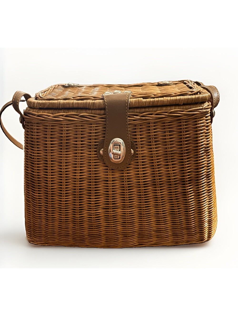 Picnic-Wine Vintage Wicker Basket Fly fishing with Leather Strap.